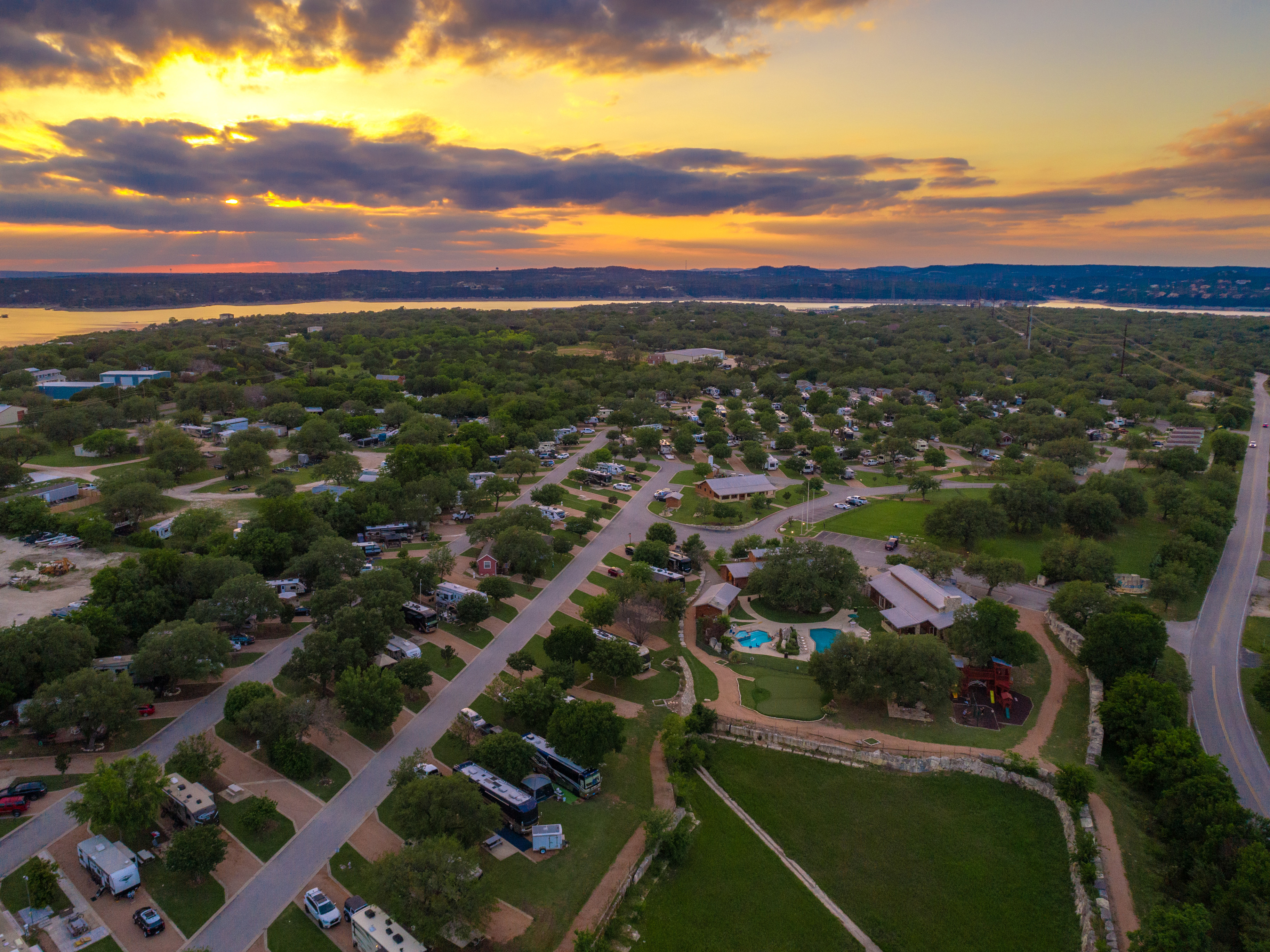 Sun Outdoors Lake Travis - Texas Campgrounds